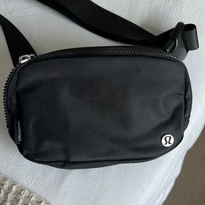 Lululemon everywhere belt bag